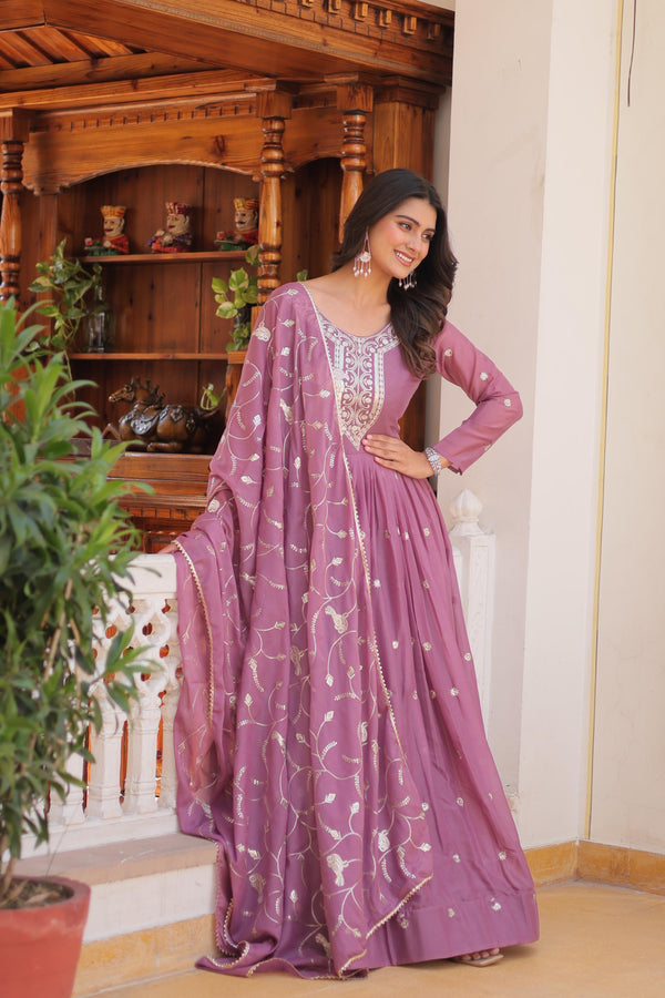 Fashionable Georgette Pink Color Gown