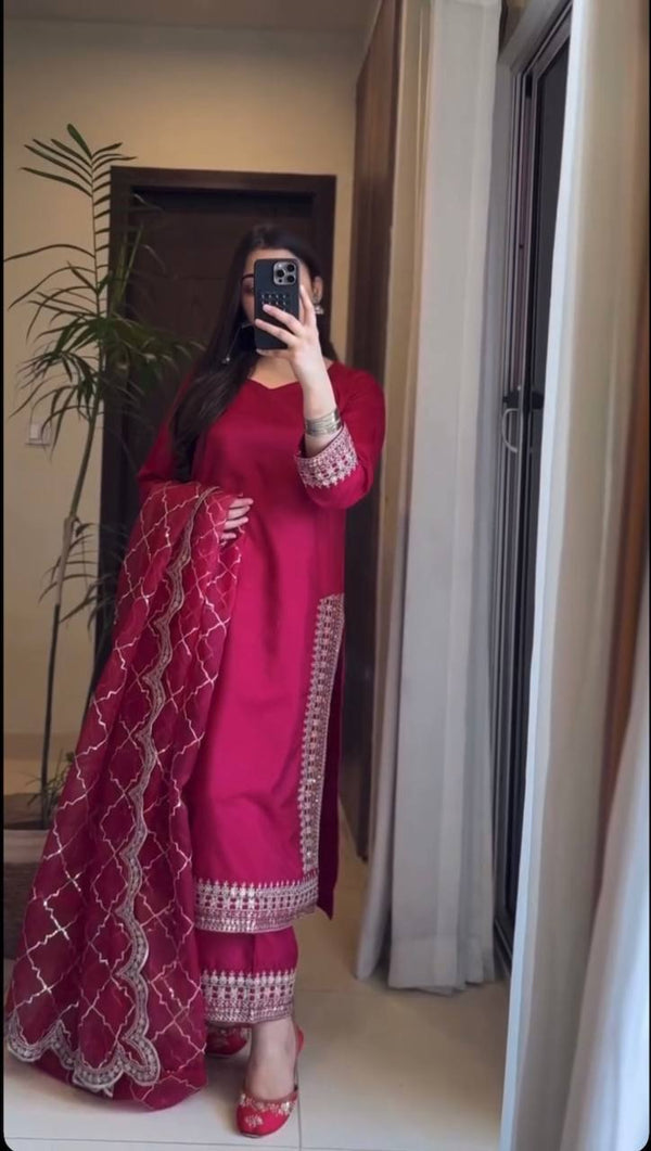 Pink Color Thread Work Exclusive Salwar Suit